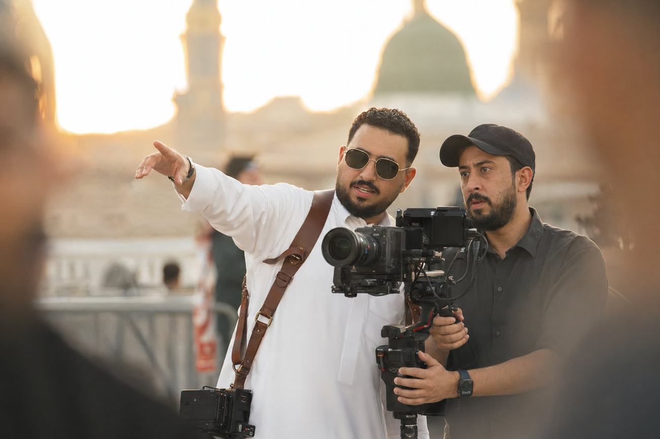 إدارة تصوير ميداني أمام المسجد النبوي
